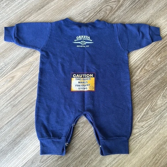HARLEY-DAVIDSON LONG SLEEVE ONE PIECE BLUE GRAPHIC BABY 24 MONTHS - Picture 3 of 6